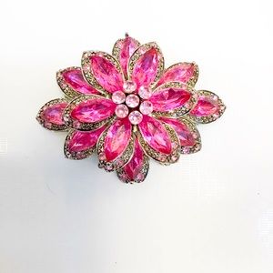 Lovely estate Brooch
